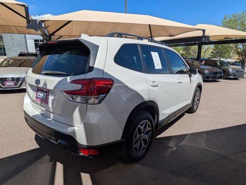 Crystal White Pearl 2022 Subaru Forester Premium