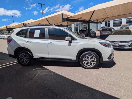 Crystal White Pearl 2022 Subaru Forester Premium
