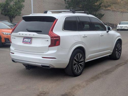 2021 Volvo XC90 T6 Momentum