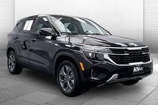 Fusion Black 2024 Kia Seltos LX