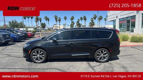 Brilliant Black Crystal Pearlcoat 2017 Chrysler Pacifica Limited