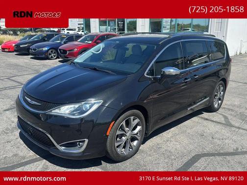 Brilliant Black Crystal Pearlcoat 2017 Chrysler Pacifica Limited