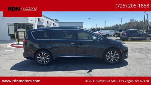 Brilliant Black Crystal Pearlcoat 2017 Chrysler Pacifica Limited