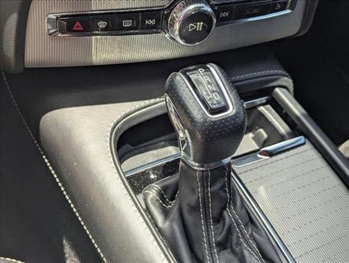 Crystal White Pearl 2016 Volvo XC90 T6 R-Design