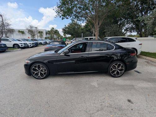 Alfa Black 2019 Alfa Romeo Giulia Base