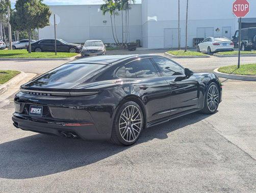 2024 Porsche Panamera 4