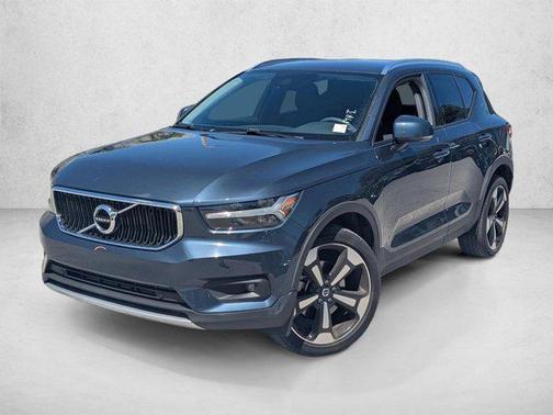 Denim Blue Metallic 2022 Volvo XC40 T5 Momentum