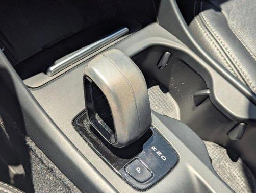 Denim Blue Metallic 2022 Volvo XC40 T5 Momentum
