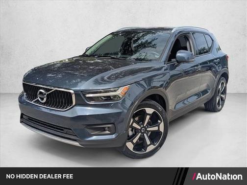 Denim Blue Metallic 2022 Volvo XC40 T5 Momentum