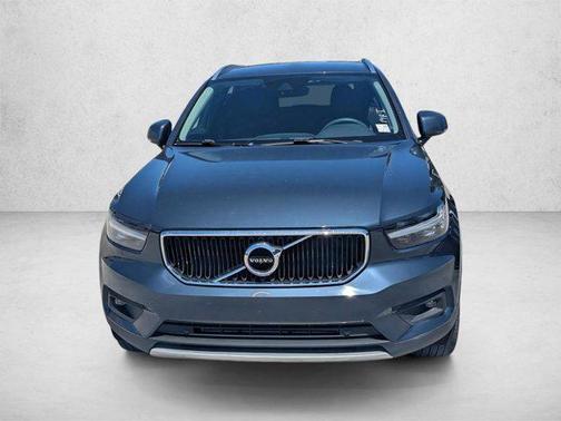 Denim Blue Metallic 2022 Volvo XC40 T5 Momentum