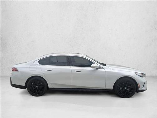 Mineral White Metallic 2024 BMW 530 530i