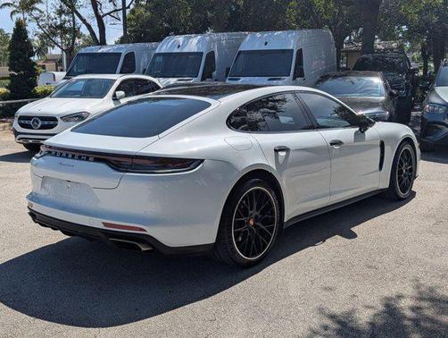 2022 Porsche Panamera 4