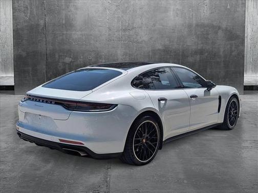 2022 Porsche Panamera 4