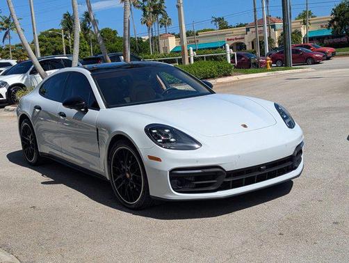 2022 Porsche Panamera 4