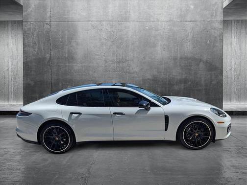 2022 Porsche Panamera 4