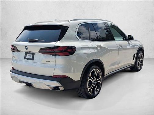 Mineral White Metallic 2024 BMW X5 xDrive40i