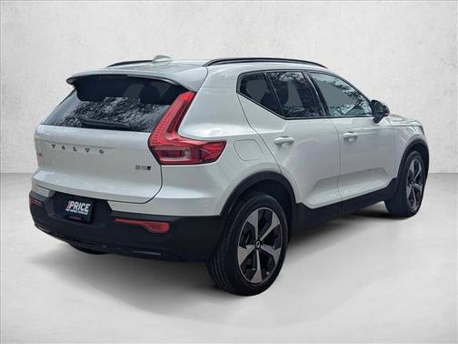 2023 Volvo XC40 B5 Plus Dark Theme