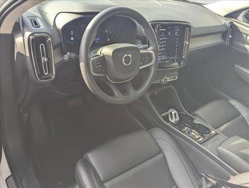 2023 Volvo XC40 B5 Plus Dark Theme