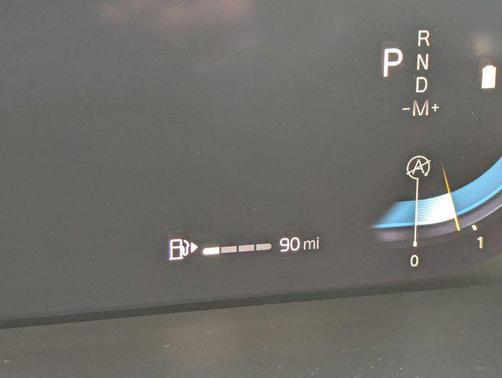 2023 Volvo XC40 B5 Plus Dark Theme