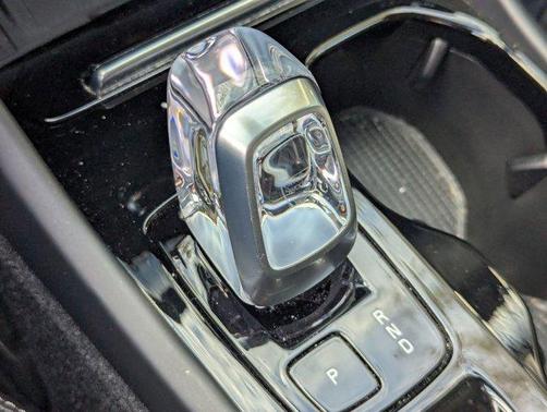 2023 Volvo XC40 B5 Plus Dark Theme