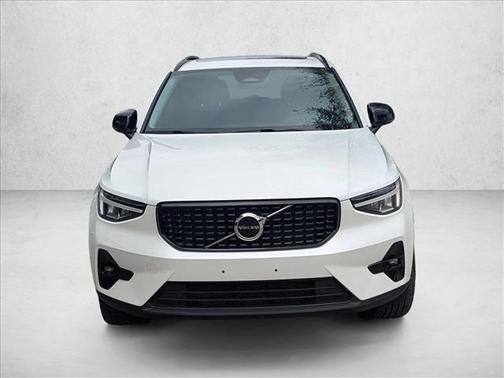 2023 Volvo XC40 B5 Plus Dark Theme