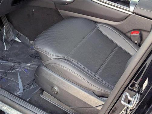 2025 Mercedes-Benz GLC 350e Base