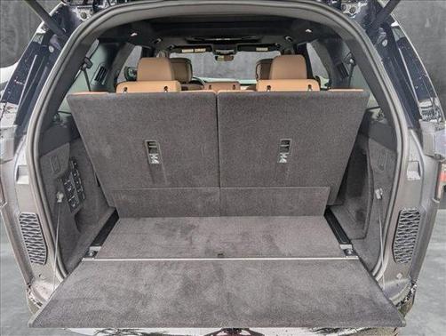 2024 Land Rover Discovery P360 Metropolitan Edition