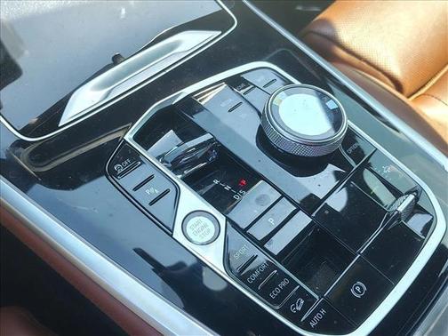 Brooklyn Grey Metallic 2025 BMW X7 M60i
