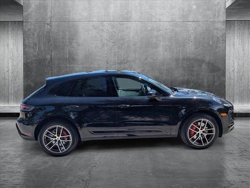 2022 Porsche Macan Base