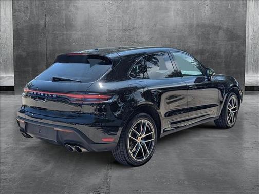 2022 Porsche Macan Base