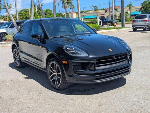 2022 Porsche Macan Base