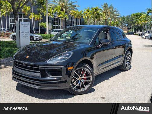 2022 Porsche Macan Base
