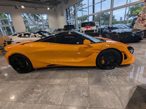 2025 McLaren 750S Coupe