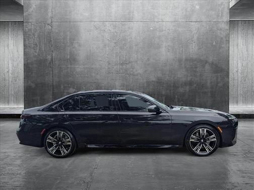 2023 BMW 740 i