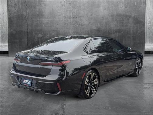 2023 BMW 740 i