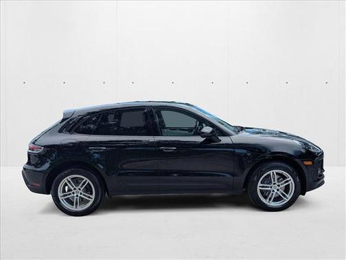 2022 Porsche Macan AWD