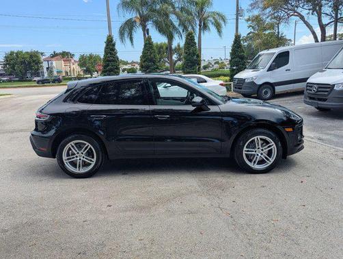 2022 Porsche Macan AWD