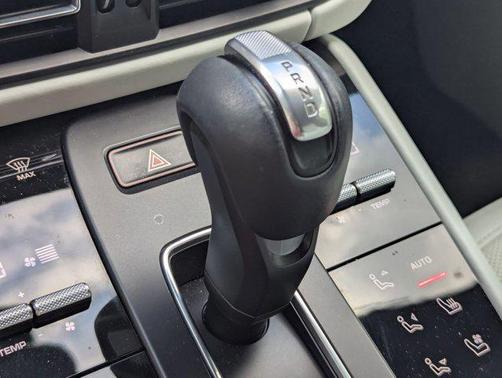 2022 Porsche Macan AWD