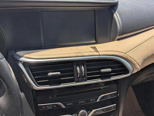 2018 INFINITI QX30 Premium