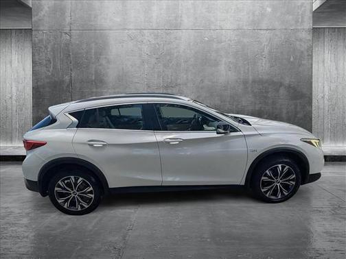2018 INFINITI QX30 Premium