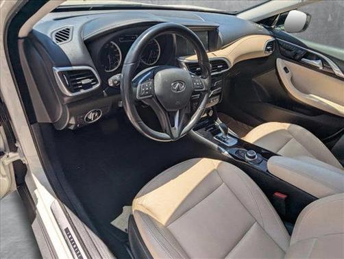 2018 INFINITI QX30 Premium