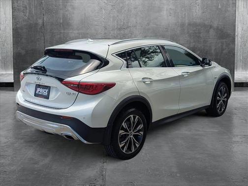 2018 INFINITI QX30 Premium