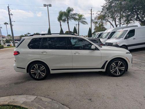 2024 BMW X7 xDrive40i