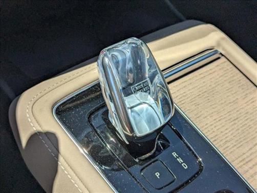 2025 Volvo XC90 B6 Ultra