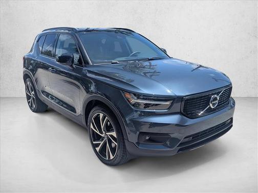 Denim Blue Metallic 2022 Volvo XC40 T5 R-Design
