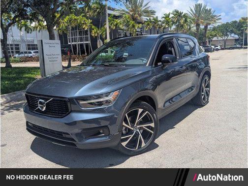 Denim Blue Metallic 2022 Volvo XC40 T5 R-Design