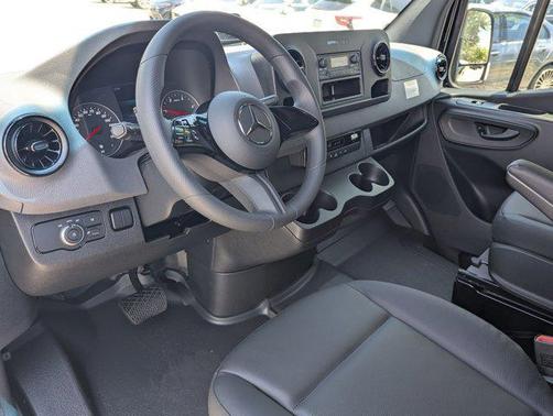 2025 Mercedes-Benz Sprinter 2500 Standard Roof