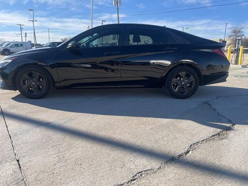 2021 Hyundai ELANTRA SEL