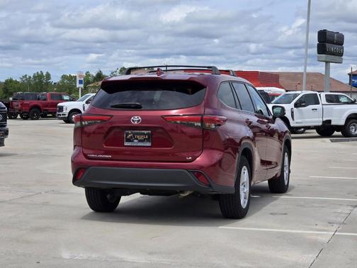 2021 Toyota Highlander LE