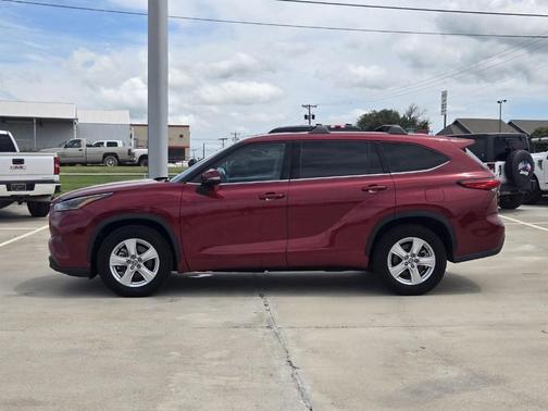 2021 Toyota Highlander LE